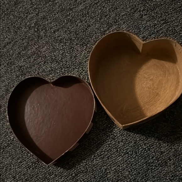 Vintage Heart-Shaped Checkered Wooden Box - Picture 3 of 5